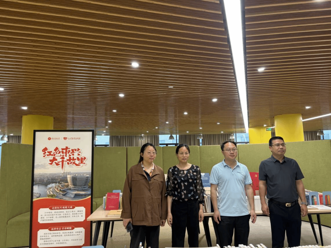 纪念长征胜利90周年系列活动之“东兴史志书展”举行